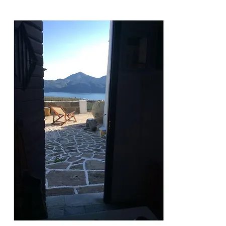 Milos Vaos Windmill * Plaka (Milos)